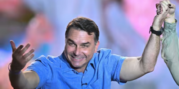 Flávio Bolsonaro reduce la ventaja de Lula en un nuevo sondeo electoral en Brasil